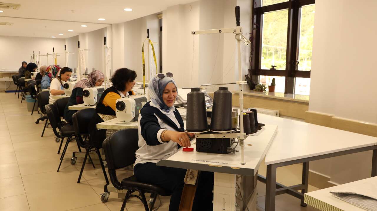 Konya’daki bu atölyeler dünya devleri için de dikiyor! Başkan Altay rakam verdi 12